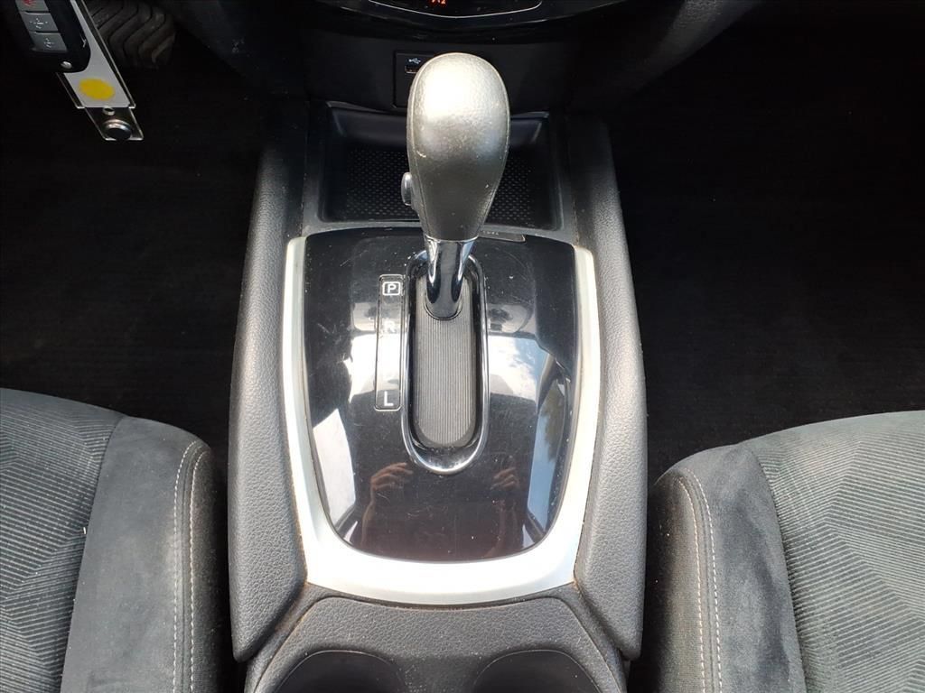 Used 2016 Nissan Rogue S FWD image 27