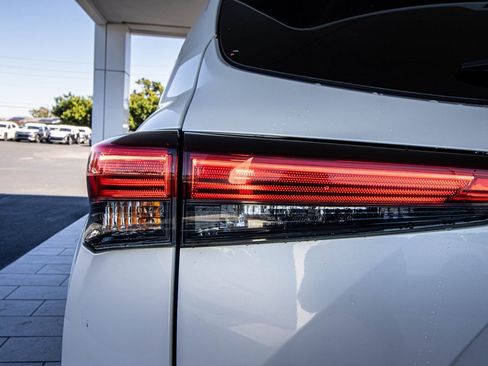 Used 2022 Toyota Highlander LE image 13