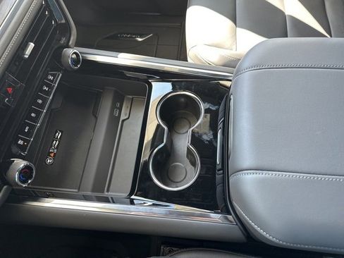 New 2025 Chevrolet Suburban Z71 w/ Z71 Off-Road Package image 21