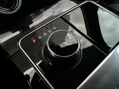 Used 2019 Land Rover Range Rover Velar R-Dynamic SE image 30