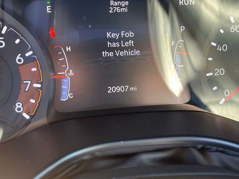 Used 2025 Jeep Compass Trailhawk image 39