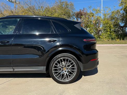 Used 2019 Porsche Cayenne image 16