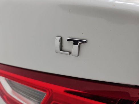 Used 2018 Chevrolet Malibu LT w/ Leather Package image 40