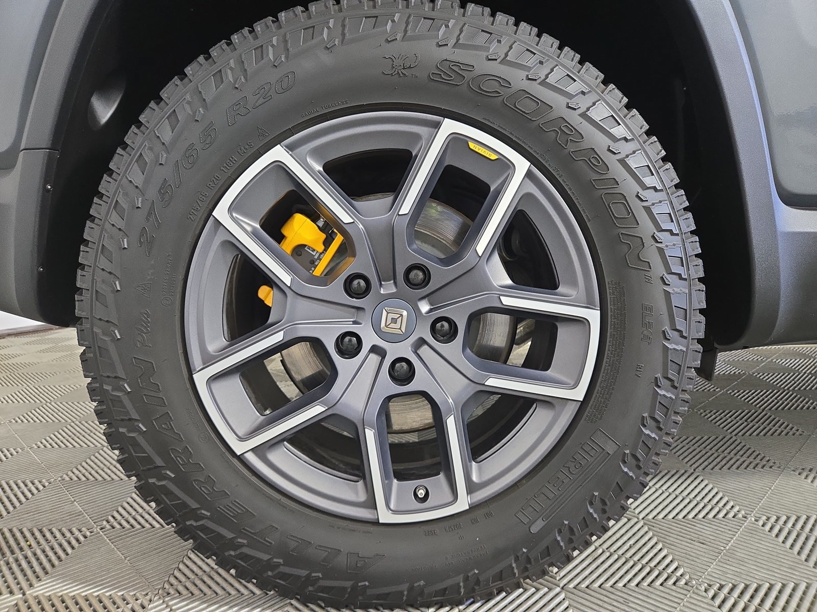 Used 2022 Rivian R1S Launch Edition Quad AWD/4WD image 12