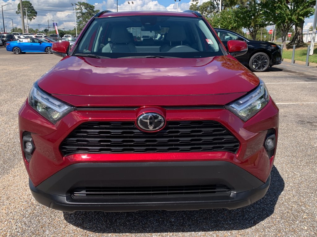 Used 2022 Toyota RAV4 XLE Premium FWD image 3