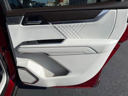 Used 2024 GMC Acadia Denali w/ Super Cruise Package image 39