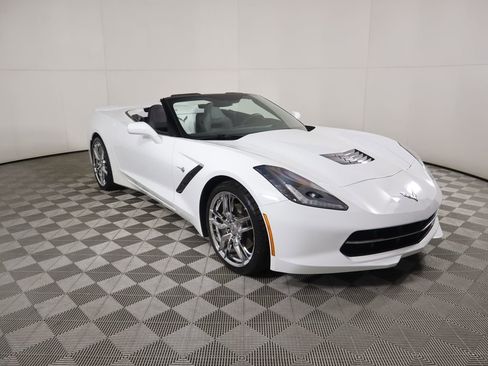 Used 2019 Chevrolet Corvette Stingray Convertible w/ 1LT image 3