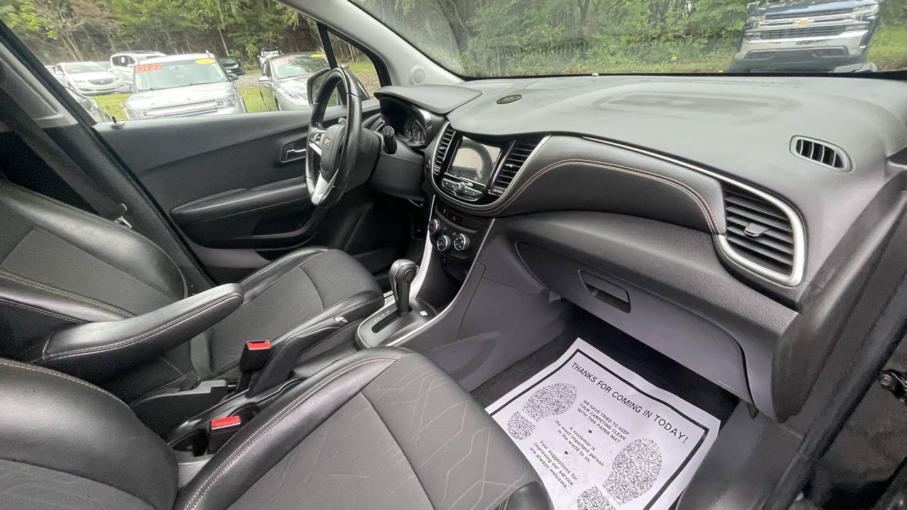 Used 2019 Chevrolet Trax LT w/ LT Convenience Package AWD/4WD image 27