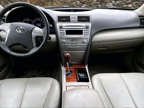 Used 2010 Toyota Camry XLE image 13