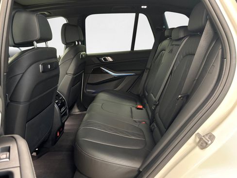 Used 2025 BMW X5 xDrive50e AWD/4WD image 12