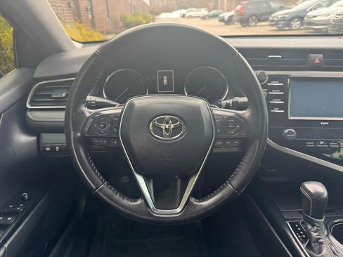 Used 2020 Toyota Camry SE image 10