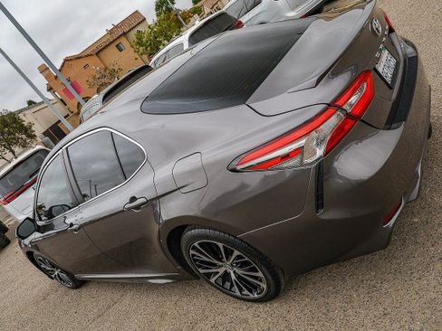 Used 2018 Toyota Camry SE FWD image 8