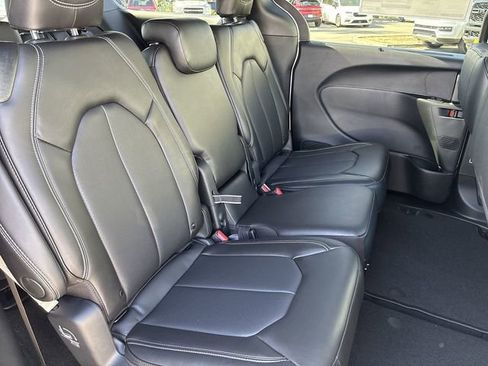 New 2026 Chrysler Pacifica Select image 14