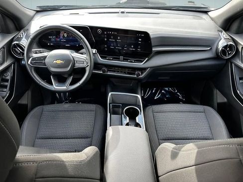 Used 2025 Chevrolet Equinox LT FWD image 25