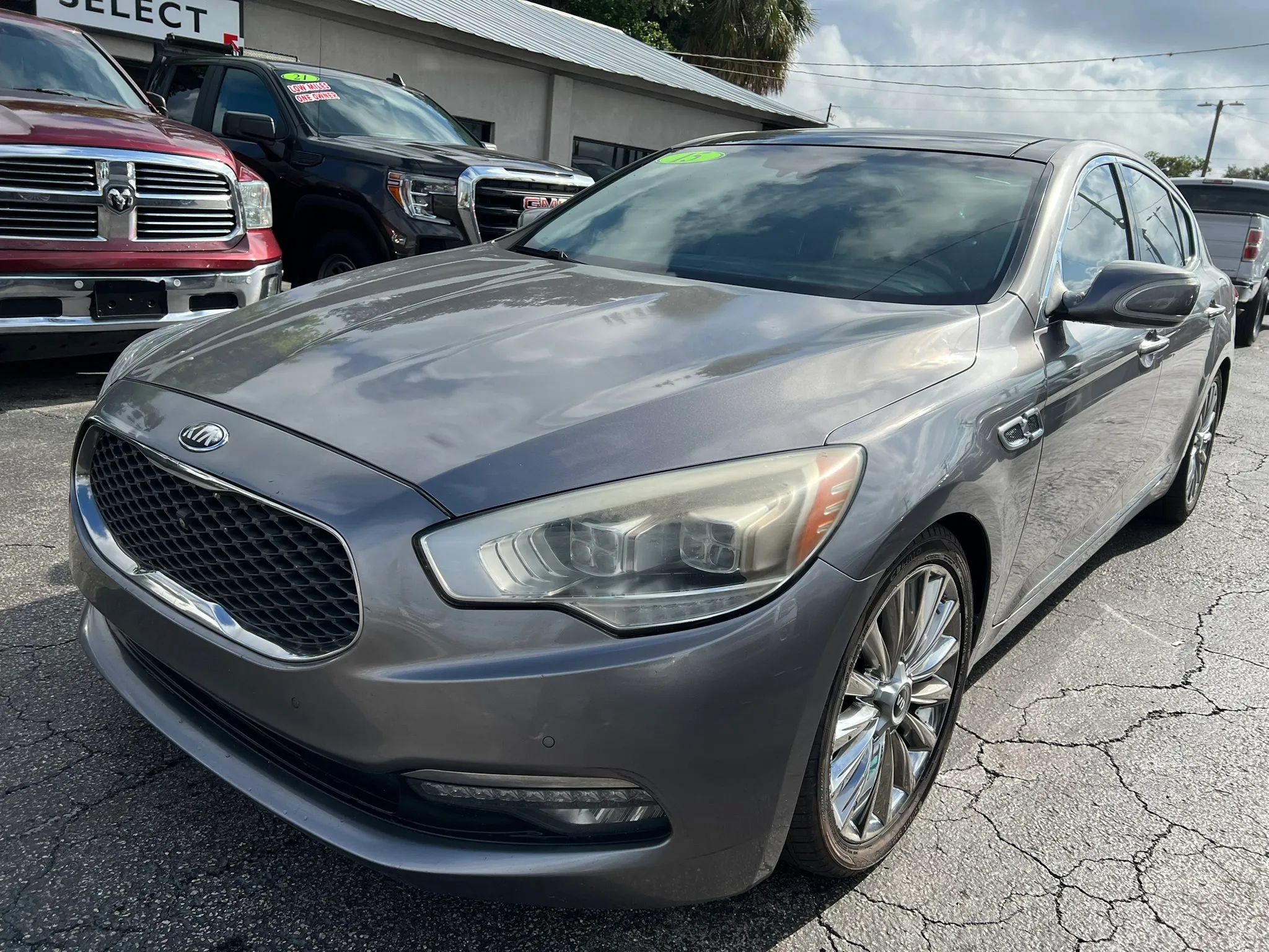 Used 2015 Kia K900 Luxury RWD image 2