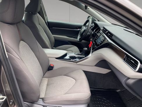Used 2018 Toyota Camry FWD image 17