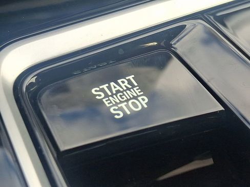 Used 2025 BMW 760i xDrive w/ Executive Package image 24