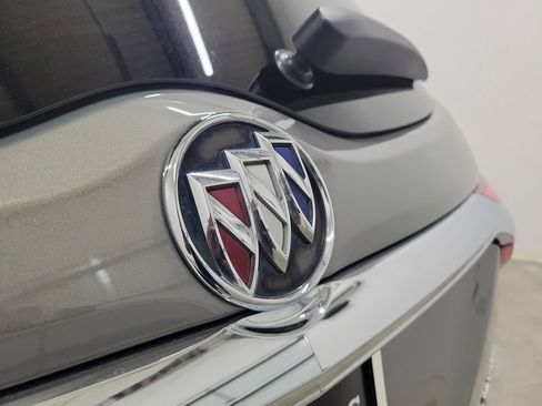 Used 2019 Buick Enclave Essence image 9