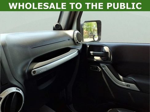Used 2013 Jeep Wrangler Unlimited Sahara w/ Dual Top Group AWD/4WD image 19