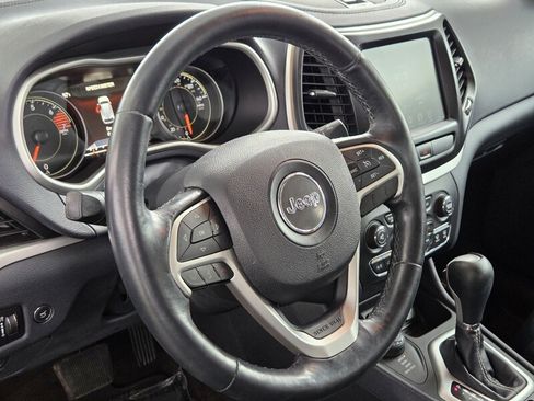 Used 2016 Jeep Cherokee Limited w/ Luxury Group AWD/4WD image 24