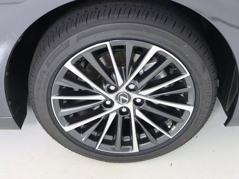 New 2025 Lexus ES 350 w/ Premium Package image 9