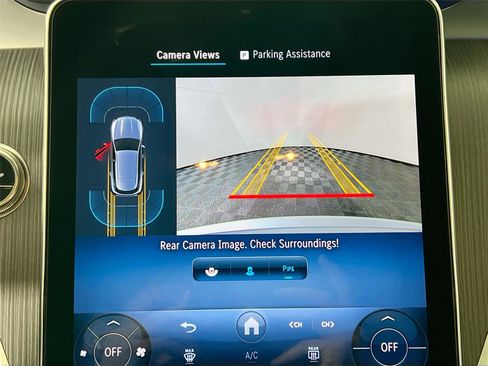 Used 2025 Mercedes-Benz GLC 300 4MATIC image 14