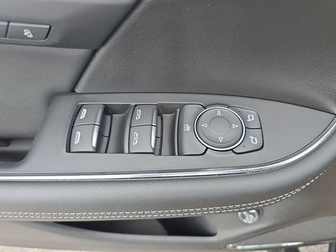 Used 2025 Buick Envision Avenir AWD/4WD image 24