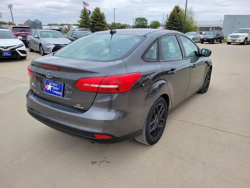 Used 2016 Ford Focus SE w/ Equipment Group 201A FWD image 5
