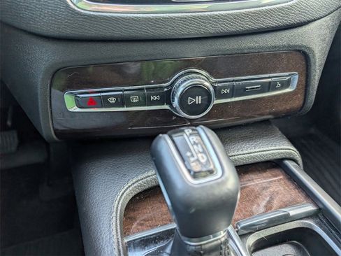 Used 2019 Volvo XC90 T6 Momentum w/ Protection Package Premier image 16