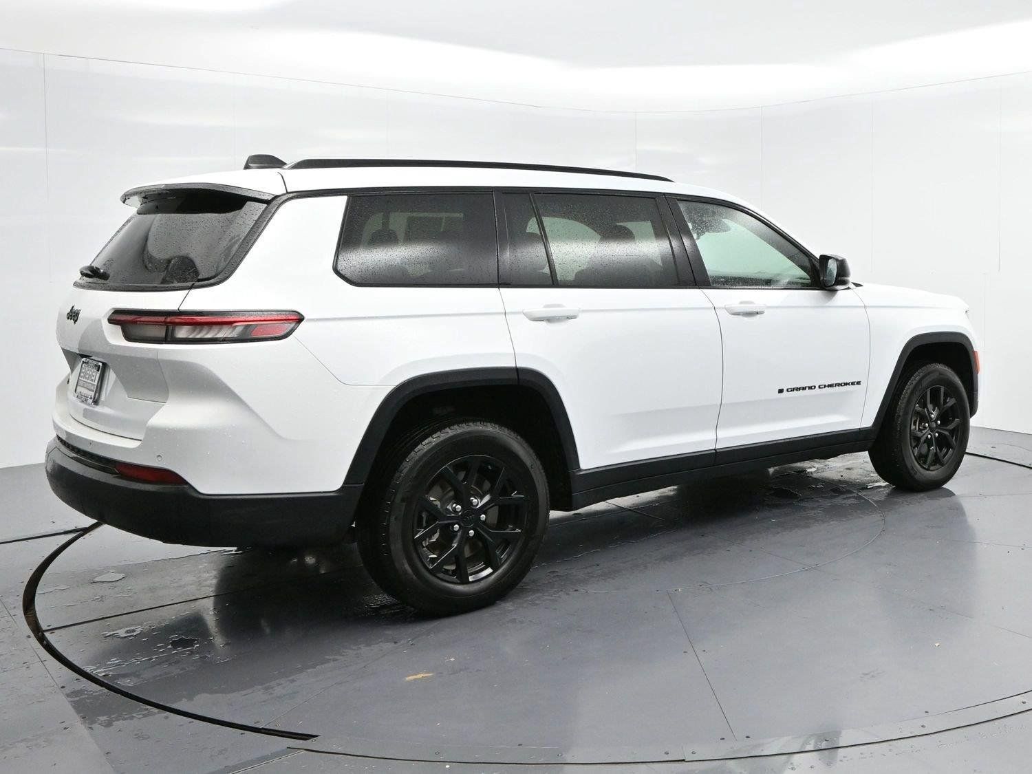 Used 2024 Jeep Grand Cherokee L Altitude AWD/4WD image 7