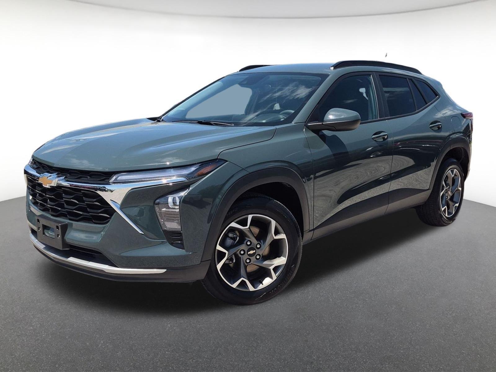 Used 2025 Chevrolet Trax LT FWD image 1