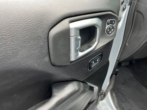 Used 2022 Jeep Wrangler Unlimited Sahara AWD/4WD image 24