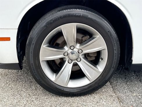 Used 2019 Dodge Challenger SXT image 18