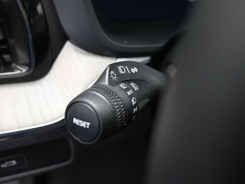 Used 2025 Volvo XC60 B5 Plus AWD/4WD image 11