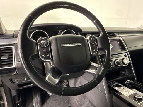 Used 2017 Land Rover Discovery First Edition AWD/4WD image 17
