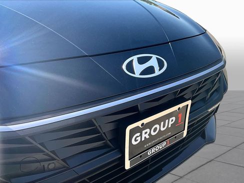 Used 2026 Hyundai Elantra SE FWD image 30