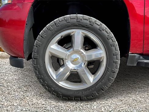 Used 2014 Chevrolet Suburban LTZ image 9