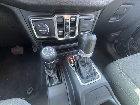 Used 2024 Jeep Wrangler Unlimited AWD/4WD image 26