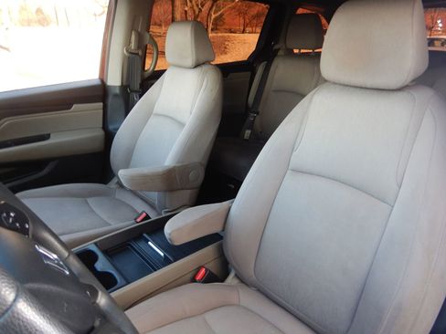 Used 2019 Honda Odyssey EX image 16