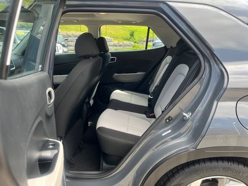 Used 2024 Hyundai Venue SEL FWD image 12