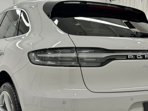 Certified 2021 Porsche Macan Turbo AWD/4WD image 18