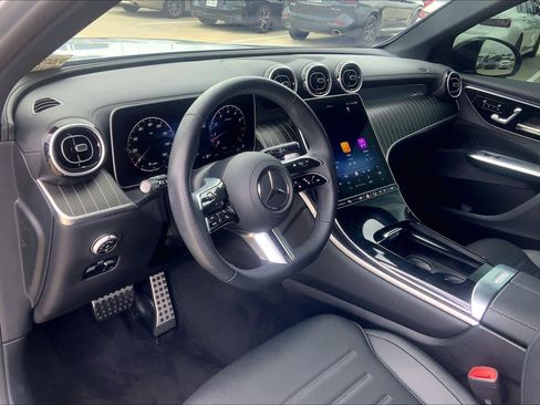 Used 2025 Mercedes-Benz GLC 300 image 17