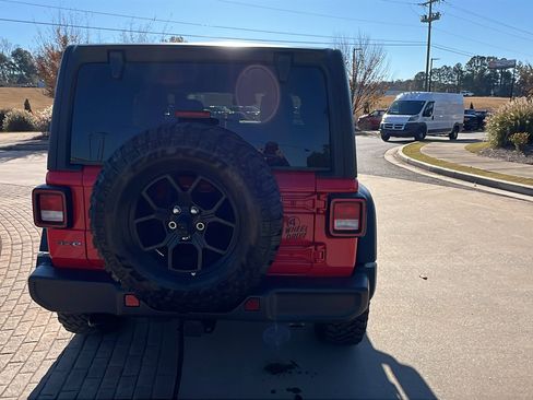 Used 2025 Jeep Wrangler Willys image 9