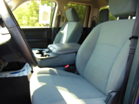 Used 2017 RAM 1500 Express w/ Express Value Package AWD/4WD image 9