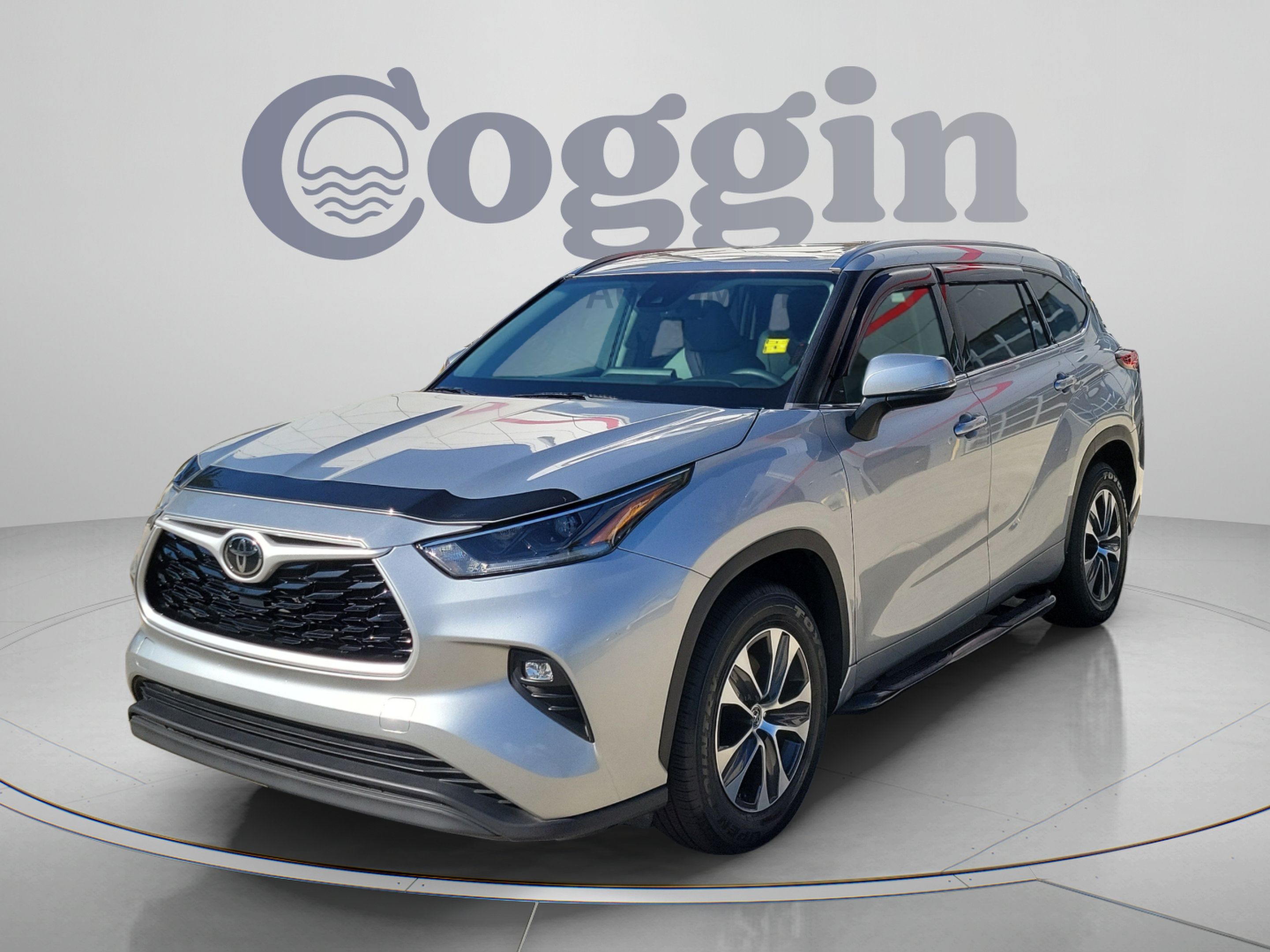 Used 2021 Toyota Highlander XLE FWD image 1