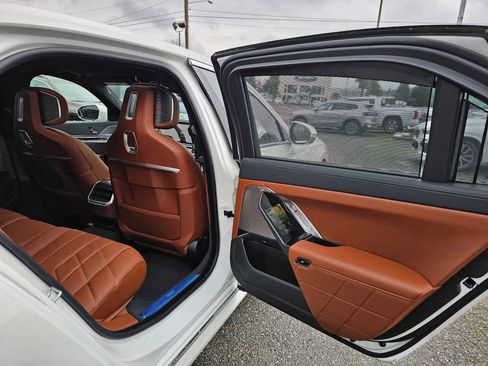 New 2025 BMW i7 xDrive60 w/ Executive Package image 13