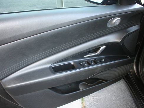 Used 2021 Hyundai Elantra SEL FWD image 15