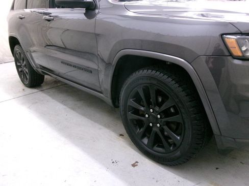 Used 2018 Jeep Grand Cherokee Altitude image 10