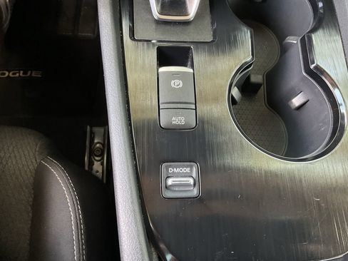 Used 2025 Nissan Rogue SV FWD image 23