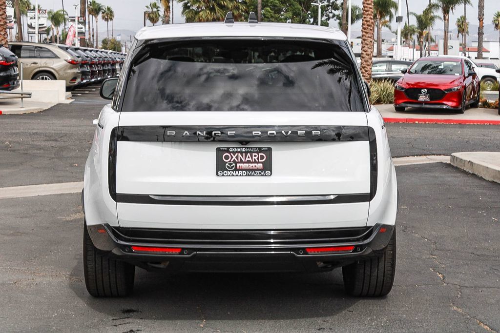 Used 2025 Land Rover Range Rover SE AWD/4WD image 5